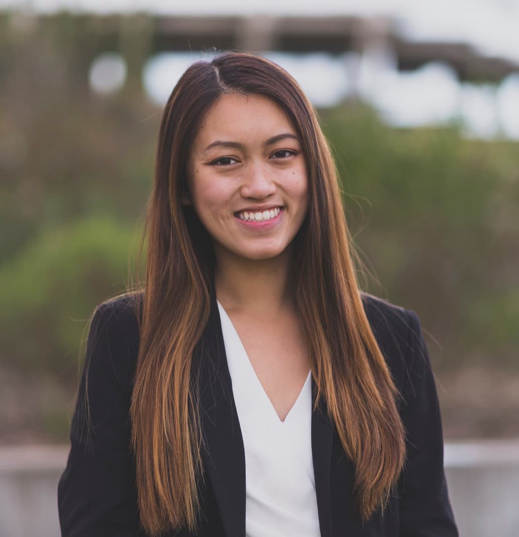 Photo of Undergraduate Donna Pham, smiling in front of Geisel library